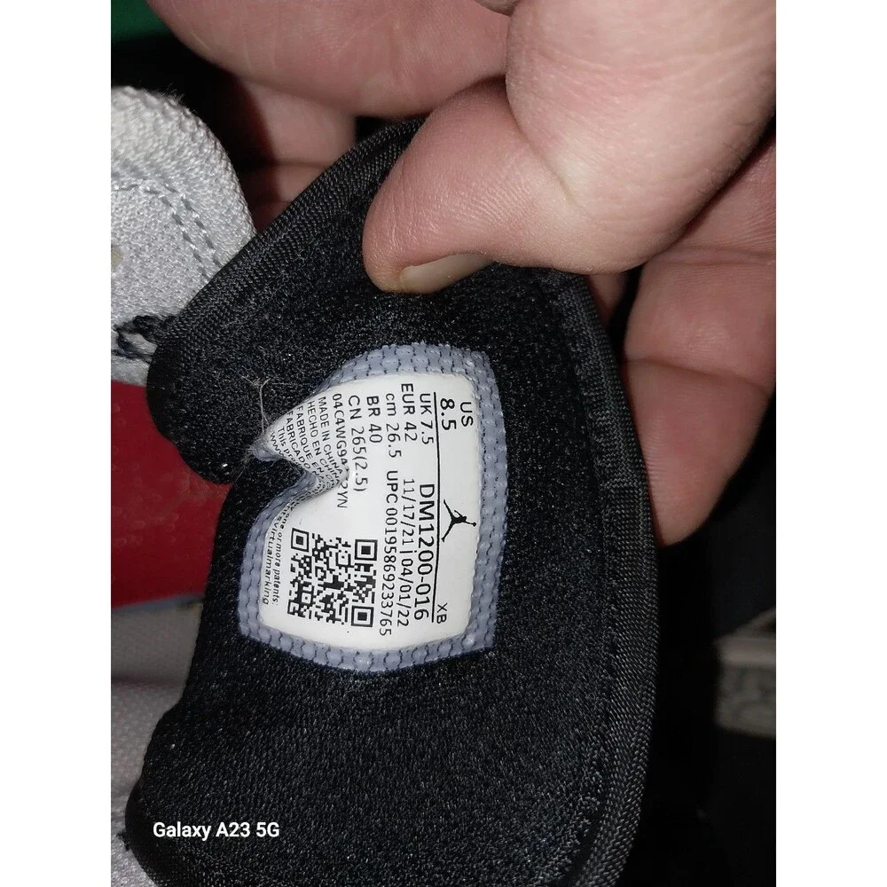 Size 8.5 - Jordan 1 Mid SE Elephant Toe